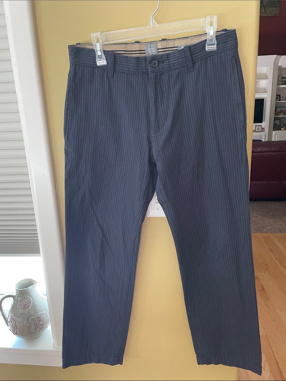 EUC GAP Men's Navy Pinstripe Chinos